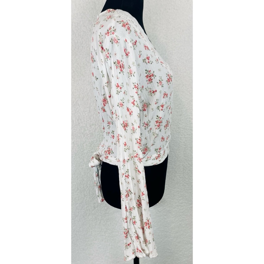 JUST POLLY • White/Multi Floral Print Lace Trim Bell Sleeve Cropped Blouse, L - Picture 9 of 14